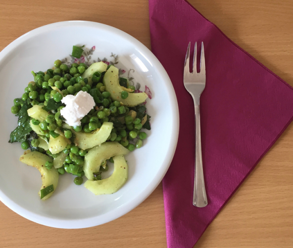 Grünkraft zum Essen – Grüne Erbsen – Minze – Salat